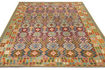 Matta, Kelim, ca. 387 x 310 cm.