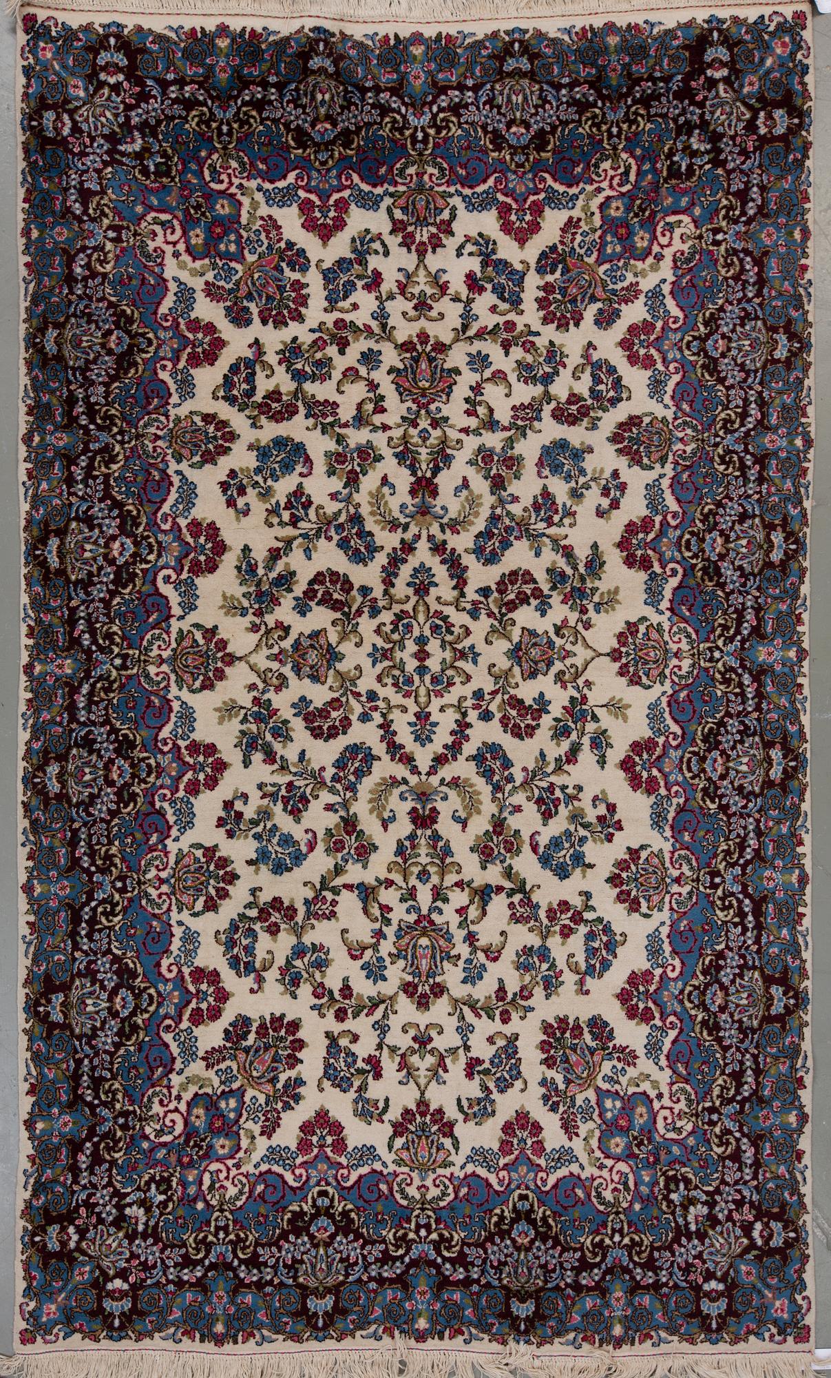 MATTA. old, Kirman. Ca 293 x 178 cm.