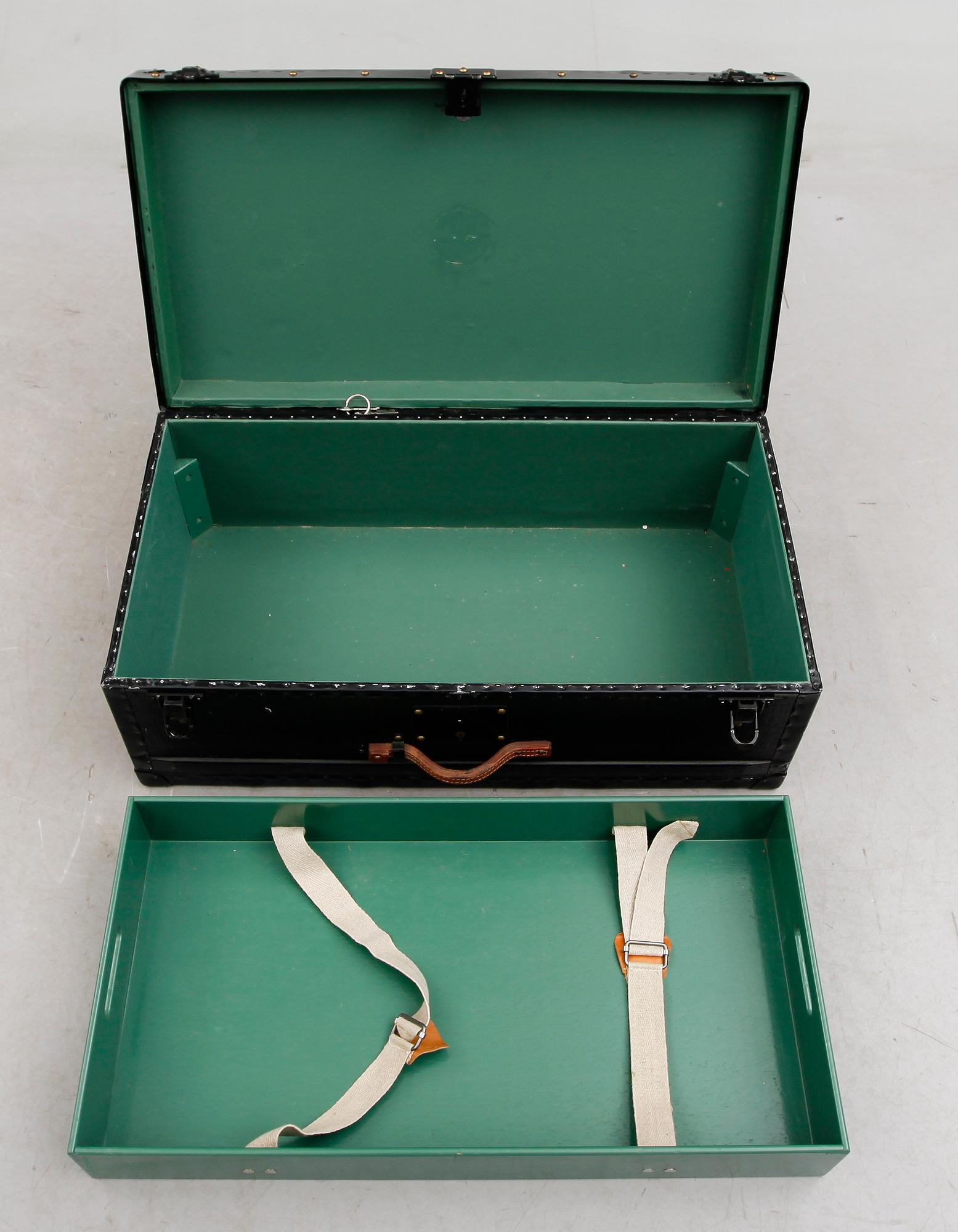 ARMÉVÄSKA, 1900-talets första hälft.