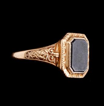 RING, 18 k guld, svenska stämplar, GD&C, 1936. Total vikt ca  4 g.