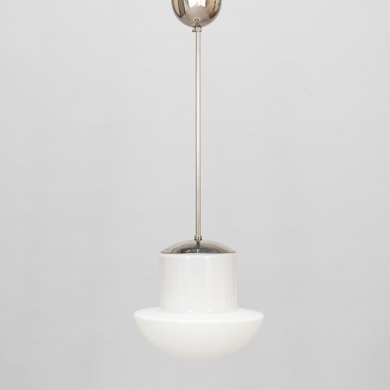 Paavo Tynell, a mid-20th-century '1602/1673' pendant light for Idman.