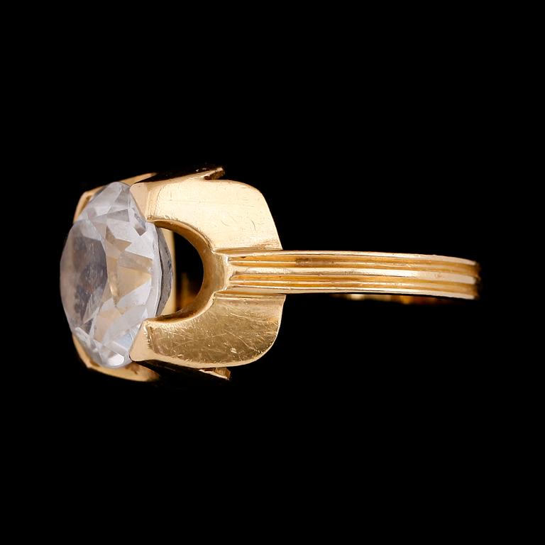 KEDJA SAMT RING, 18 k guld, 1900-talets andra hälft. Total vikt med bergkristall ca 18 gram.