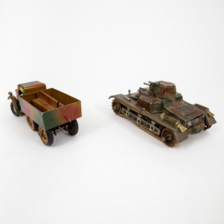 A lot of four Märklin and Gescha tinplate military vehicles Germany 1930s.