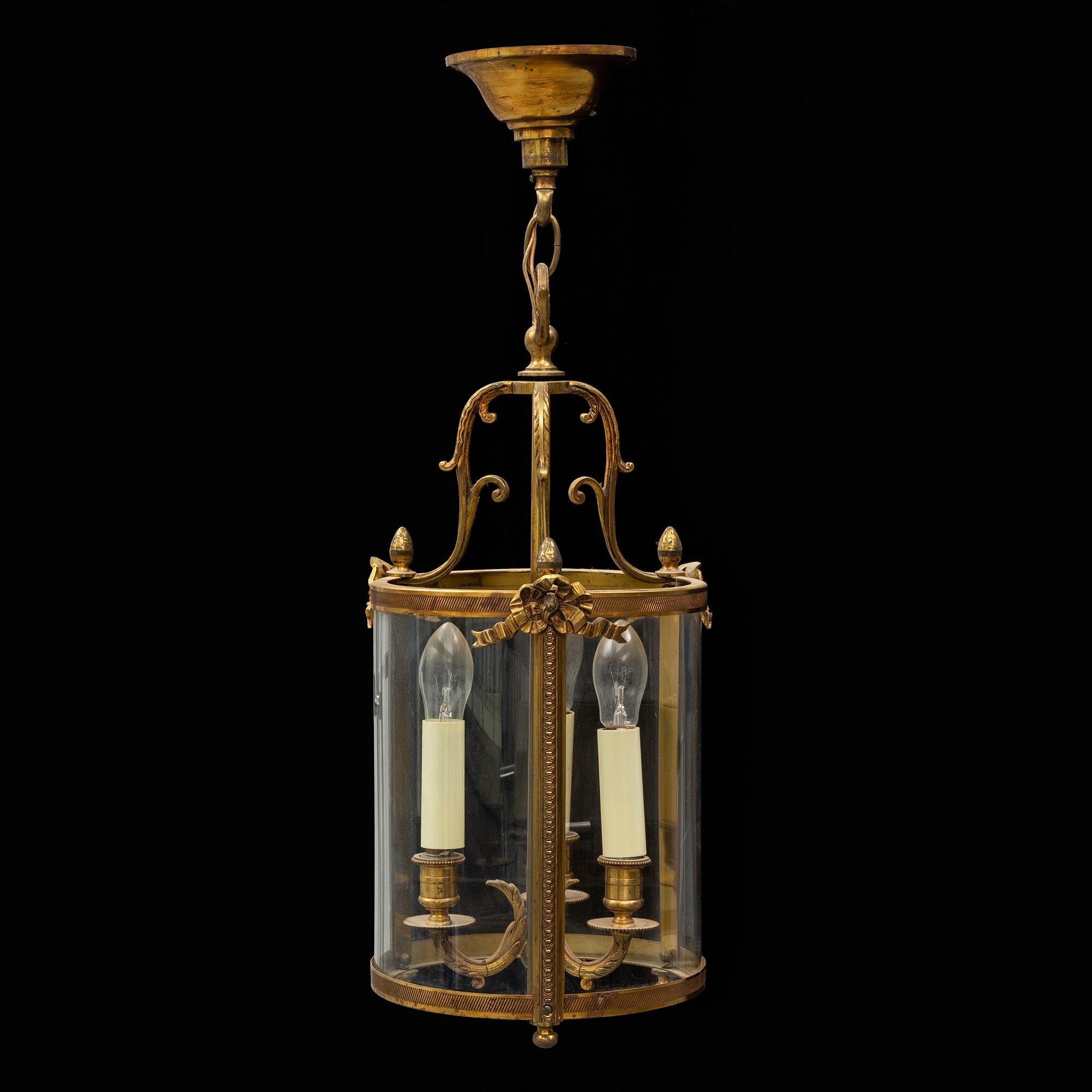 A Louis XVI-style hanging lamp, second half of the 20th century.