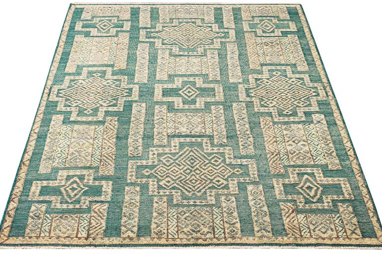 An oriental carpet with relief pattern, c. 309 x 204 cm.