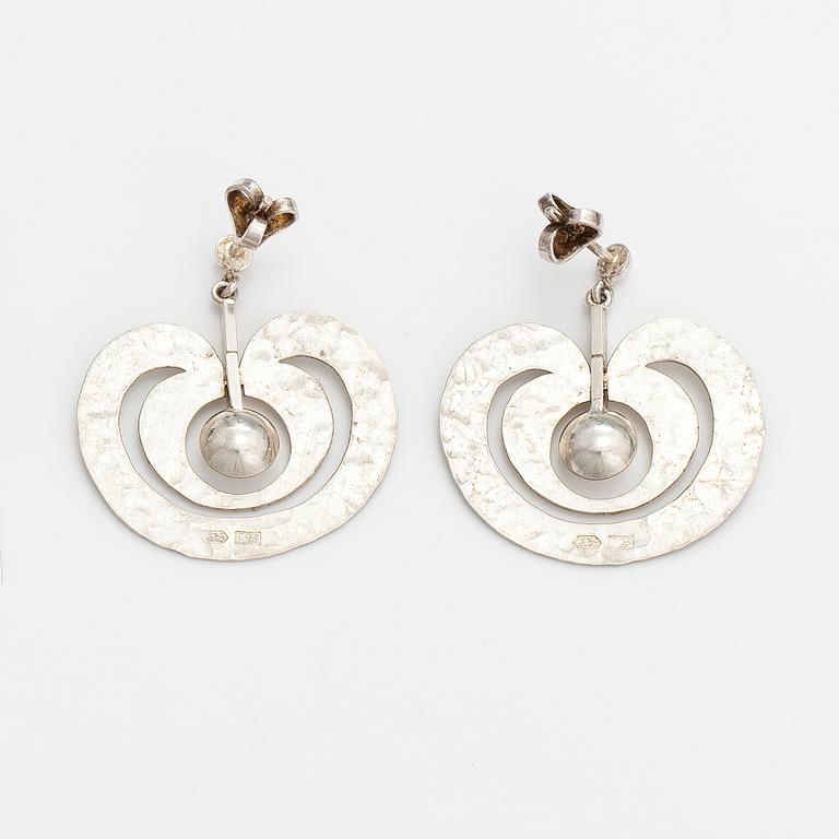 Tapio Wirkkala, A pair of sterling silver earrings "Apple". Kultakeskus, Helsinki.