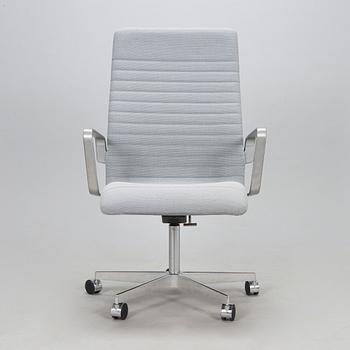 Arne Jacobsen, A 21st century "Oxford Premium" office chair for Fritz Hansen, Denmark.