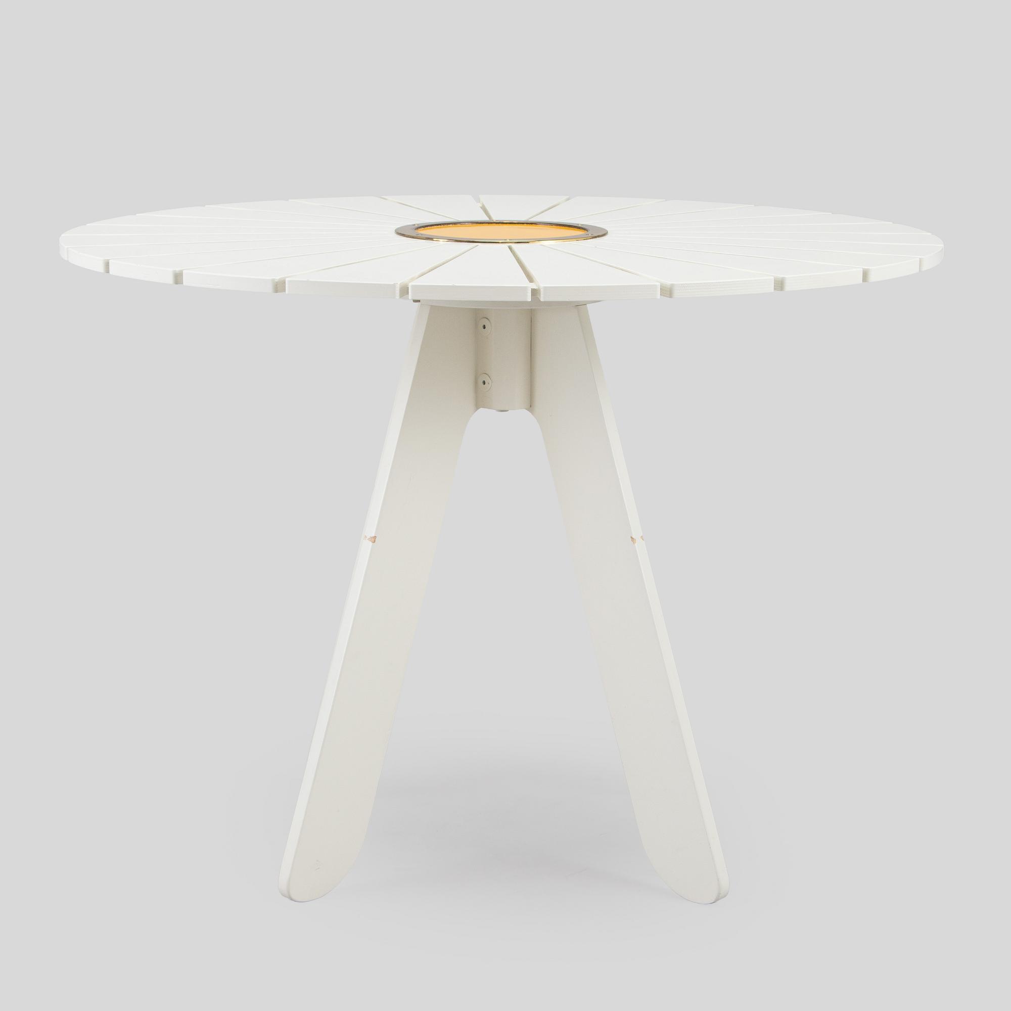 Alvar & Aino Aalto, trädgårdsmöblemang, 5 delar, "Aurinko"-serien, Artek, 2000-tal.