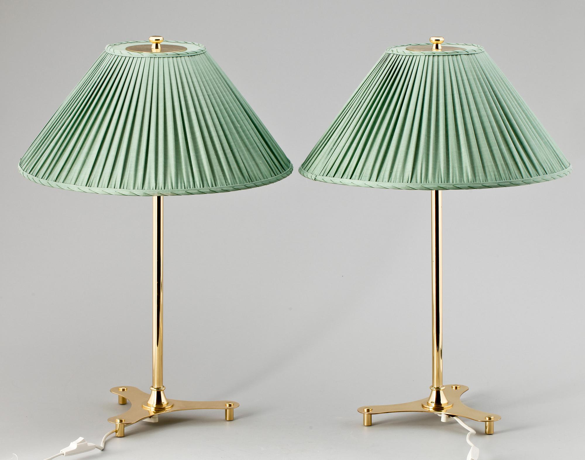 BORDSLAMPOR, ett par, modell 2467/2, Josef Frank, Svenskt Tenn.