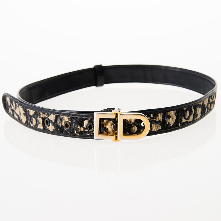 CHRISTIAN DIOR, KAKSI VINTAGE LAUKKUA JA VYÖ.