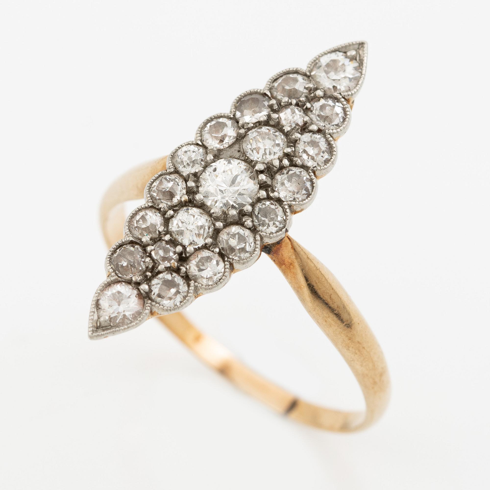 Ring 14K gold with old-cut diamonds in navette shape, circa 1900.