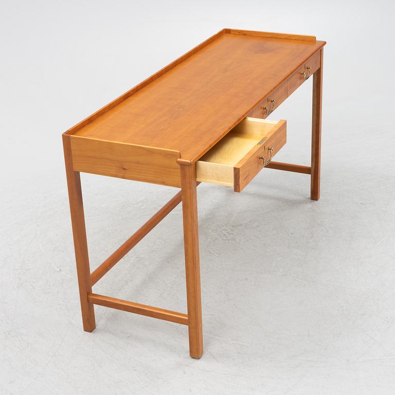Josef Frank, desk, model 2115, Firma Svenskt Tenn.