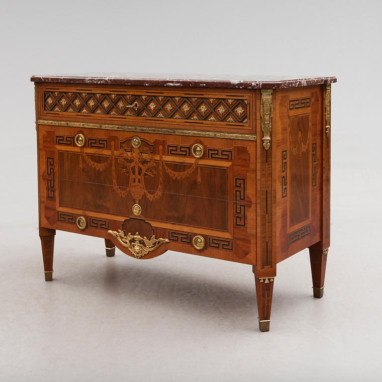 BYRÅ, gustaviansk stil, 1900-talets andra hälft.