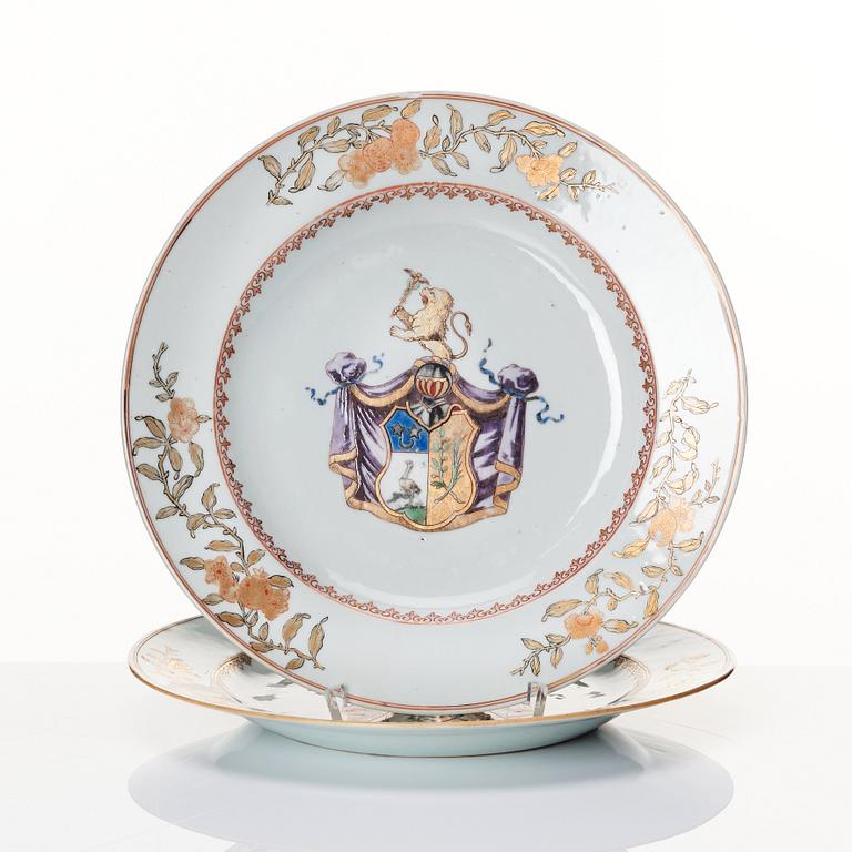 A pair of armorial dishes, Qing dynasty, Qianlong (1736-95).
