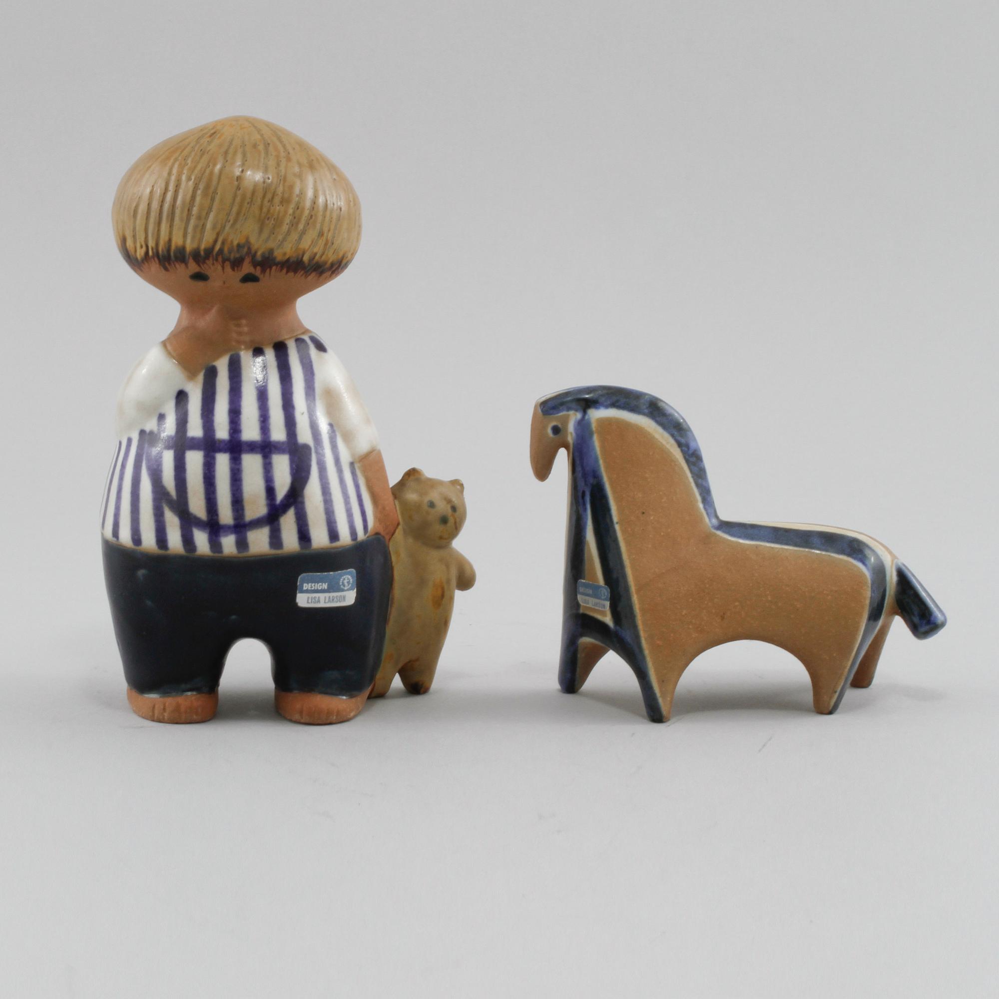 FIGURINER, 2 st, stengods, Lisa Larsson, Gustavsberg, 1900-talets andra hälft.