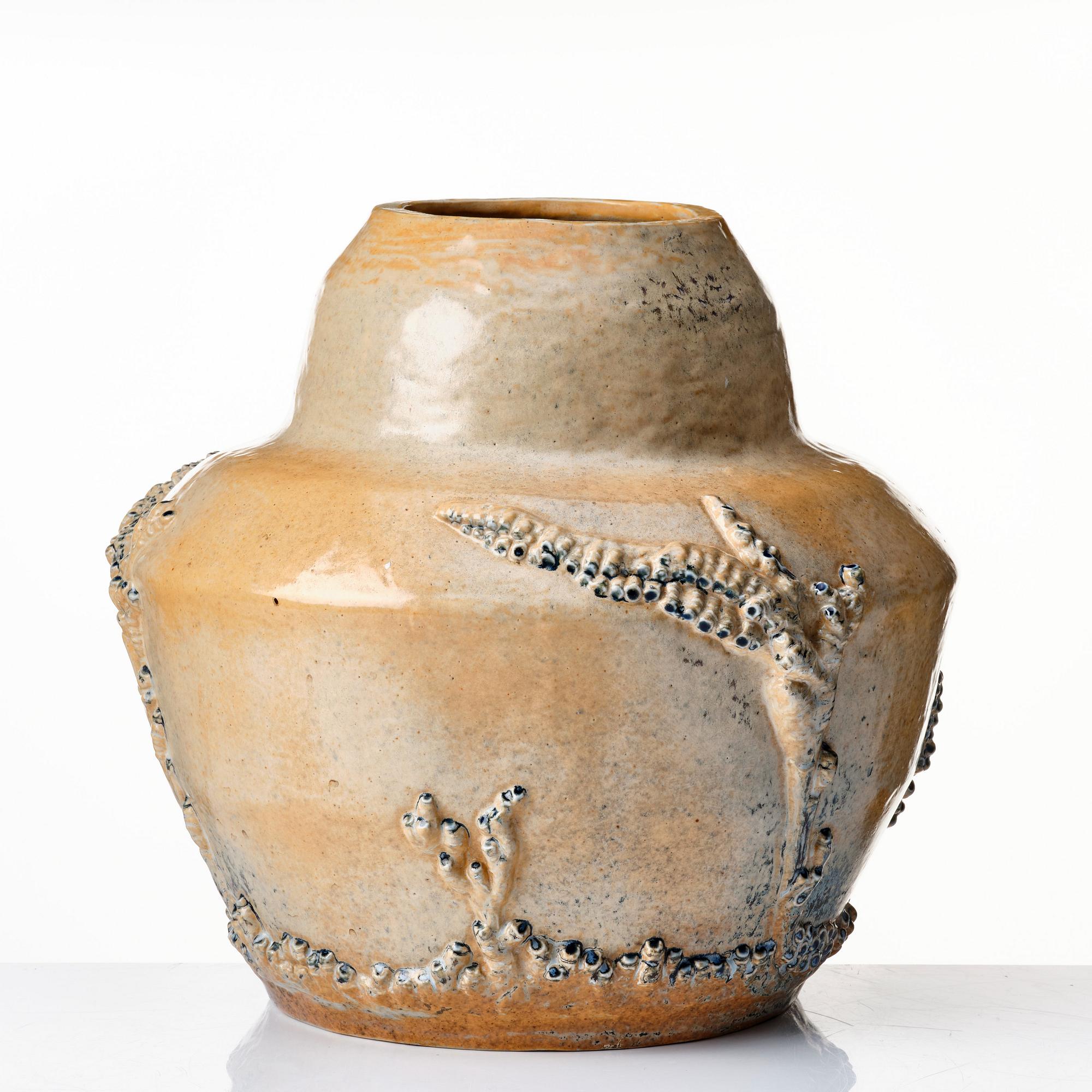 Anders & Bess Wissler, a stoneware jar, ateljé Solklinten, Mariefred, Sweden 1915.