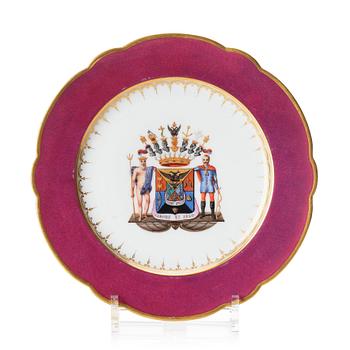 352. An armorial dinner plate with the arms of Bezborodko, 19th Century.