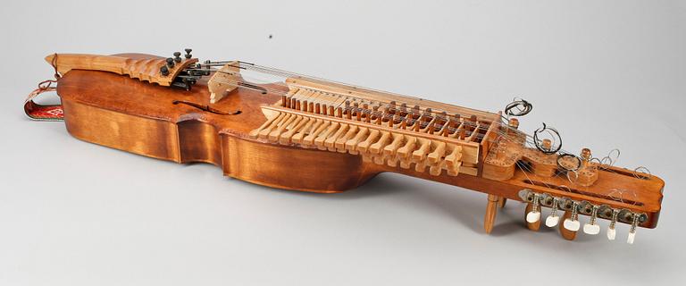 NYCKELHARPA, Byggd av Hans Månsson, Hallstavik, 1970-tal.