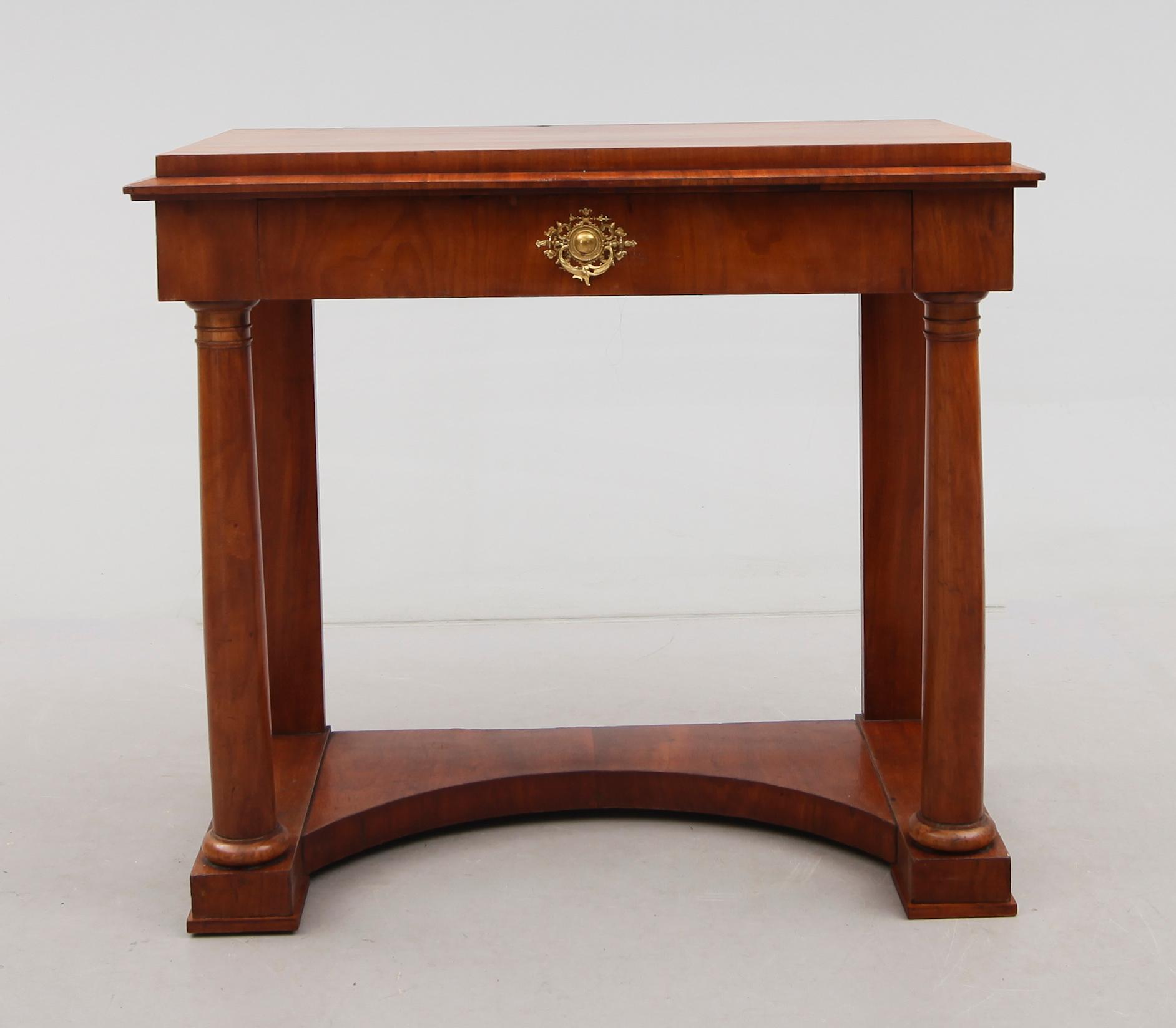 KONSOLBORD, Karl Johan, 1800-talets mitt.
