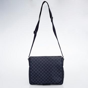 Louis Vuitton, "Daniel MM Messenger", väska.