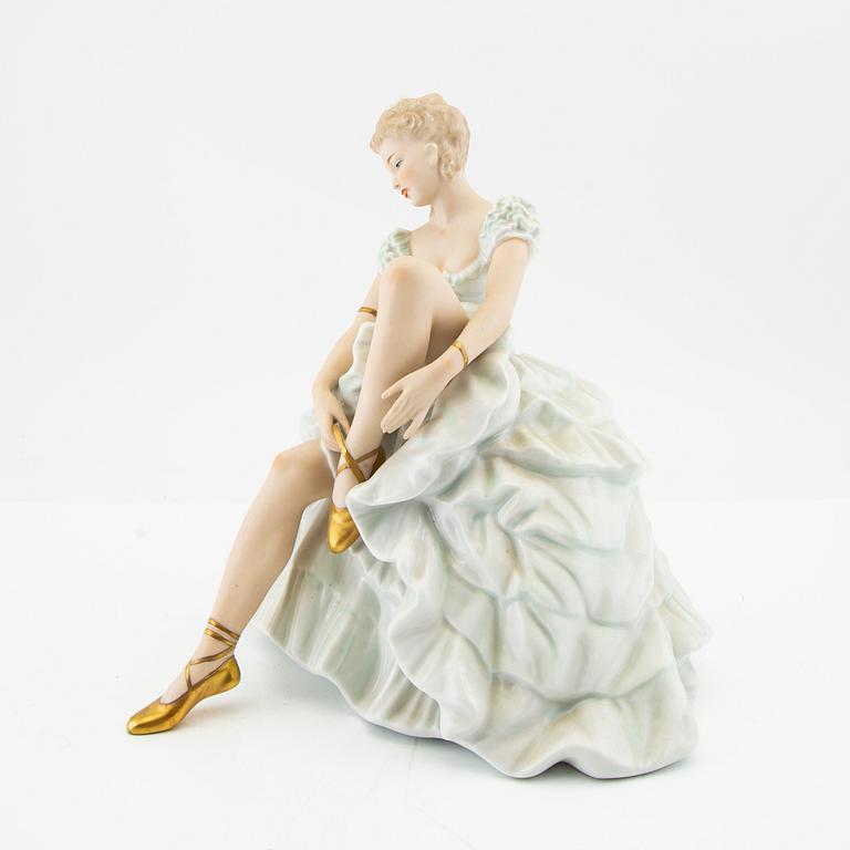 Figurine Wallendorf Germany mid-20th century porcelain.