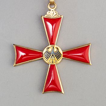 Order of Merit of the Federal Republic of Germany, Grand Cross set in case with ribbon.