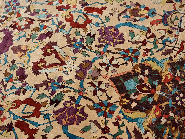 A RUG. An antique silk Kashan so called Motachem. 202,5 x 136,5 cm.