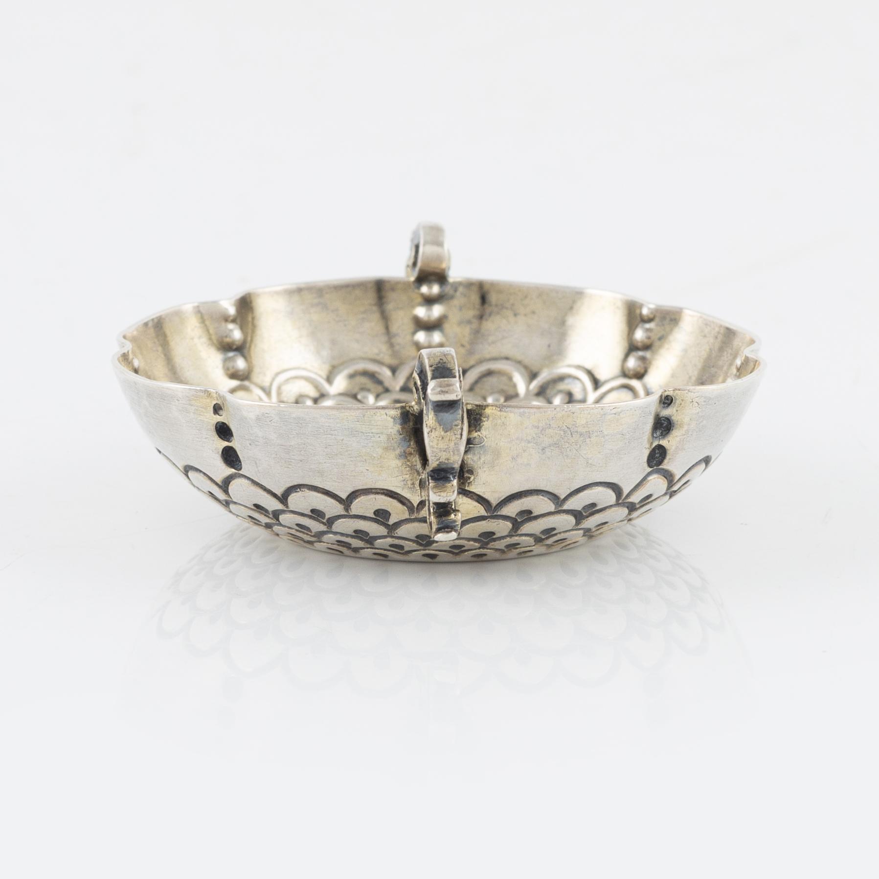 En liten vinprovningsskål, silver, möjligen Salzburg, Österrike. Ostämplad.