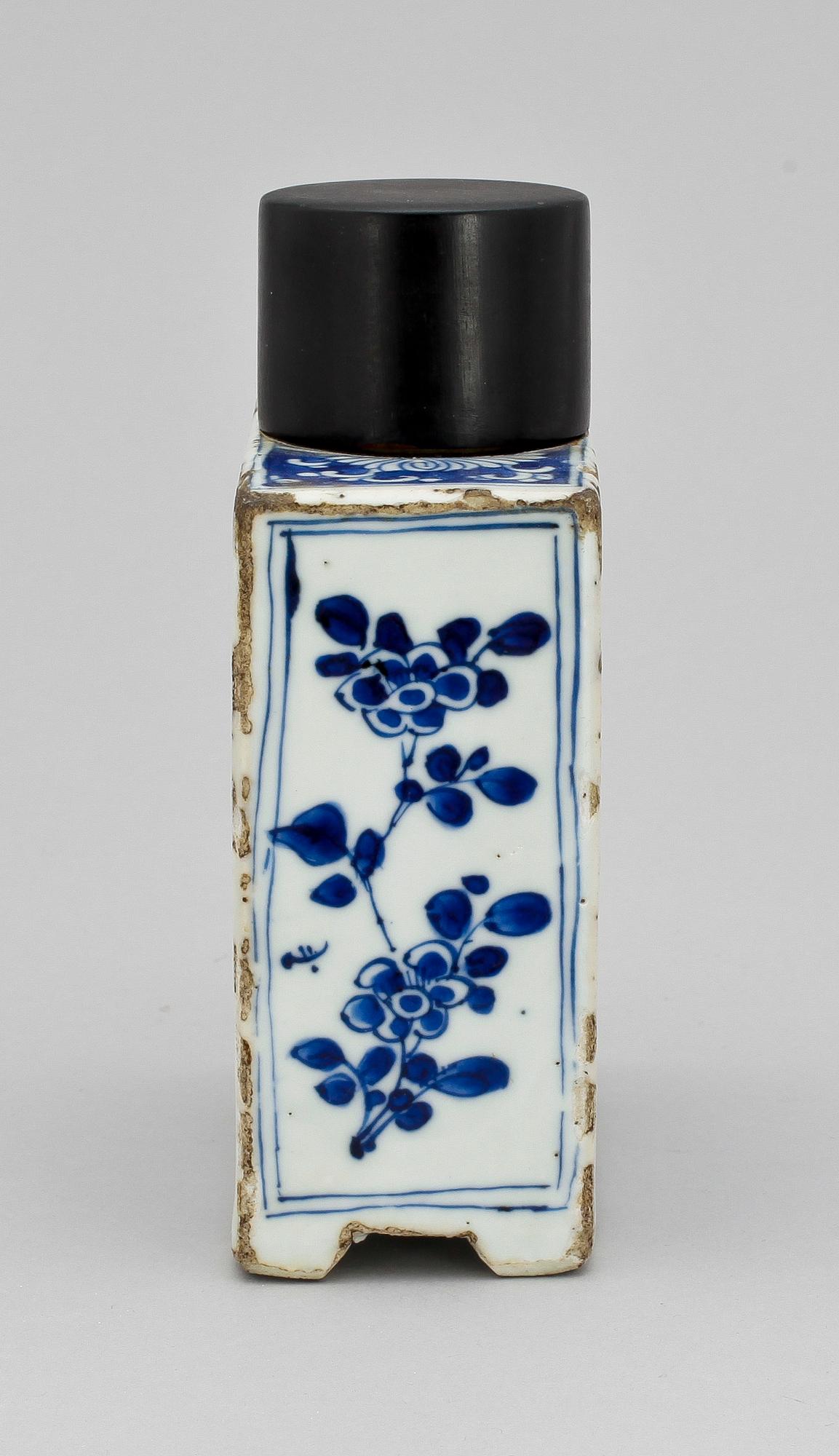 TEFLASKA, porslin, Kina. 1700-tal.