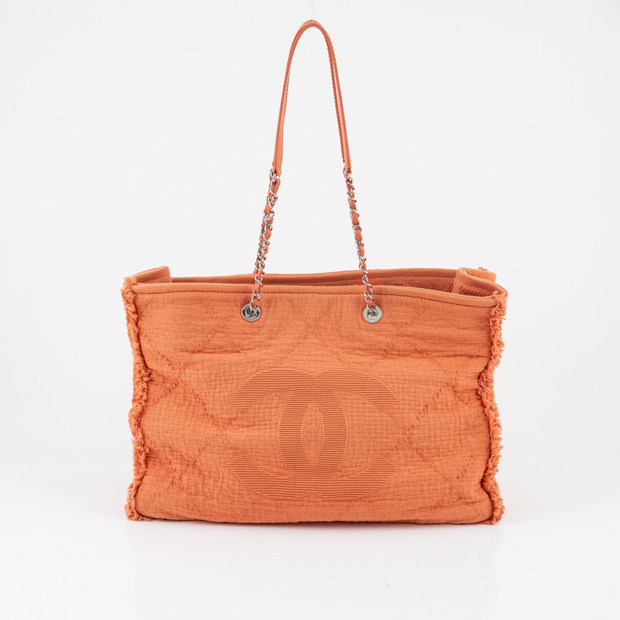Chanel a light coral Double face Deuville tote bag 2019. Bukowskis
