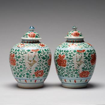 A pair of wucai Transitional jars, 17th Century.