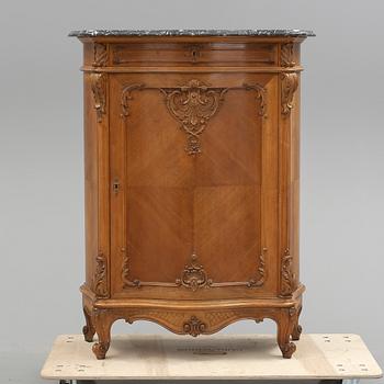 SKÅP/MEUBLE D'APPUI, rokokostil, omkr år 1900.