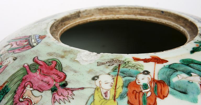 LOCKBOJANER, 2 st, porslin, Kina. 1800-tal.