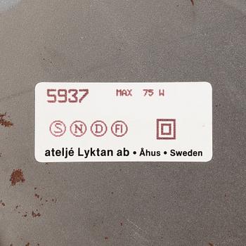 Per Sundstedt, golvlampor, ett par,  samt bordslampa, "Mars", Kosta Lampan, resp Ateljé Lyktan, sent 1900-tal.