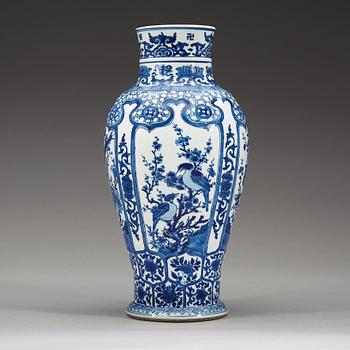 VAS, porslin. Qingdynastin, Kangxi (1662-1722).