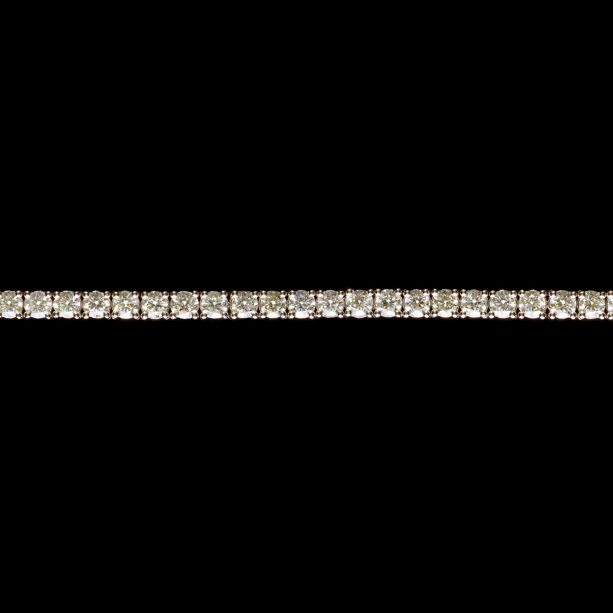 ARMBAND, 39 briljantslipade diamanter, tot. 10.18 ct.