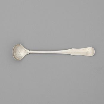 1052. A Swedish 18th century silver-gilt mustard spoon, marks of Lars Boye, Stockholm 1775.