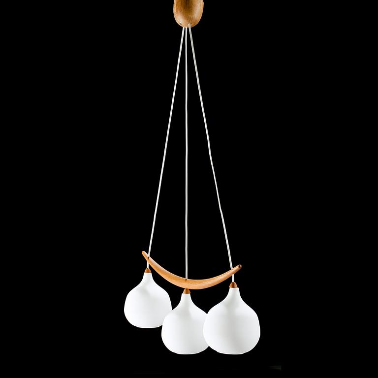TAKLAMPA, modell nr 512 "Bananen", Uno och Östen Kristiansson, Luxus, 1950/60-tal. Höjd ca 105.
