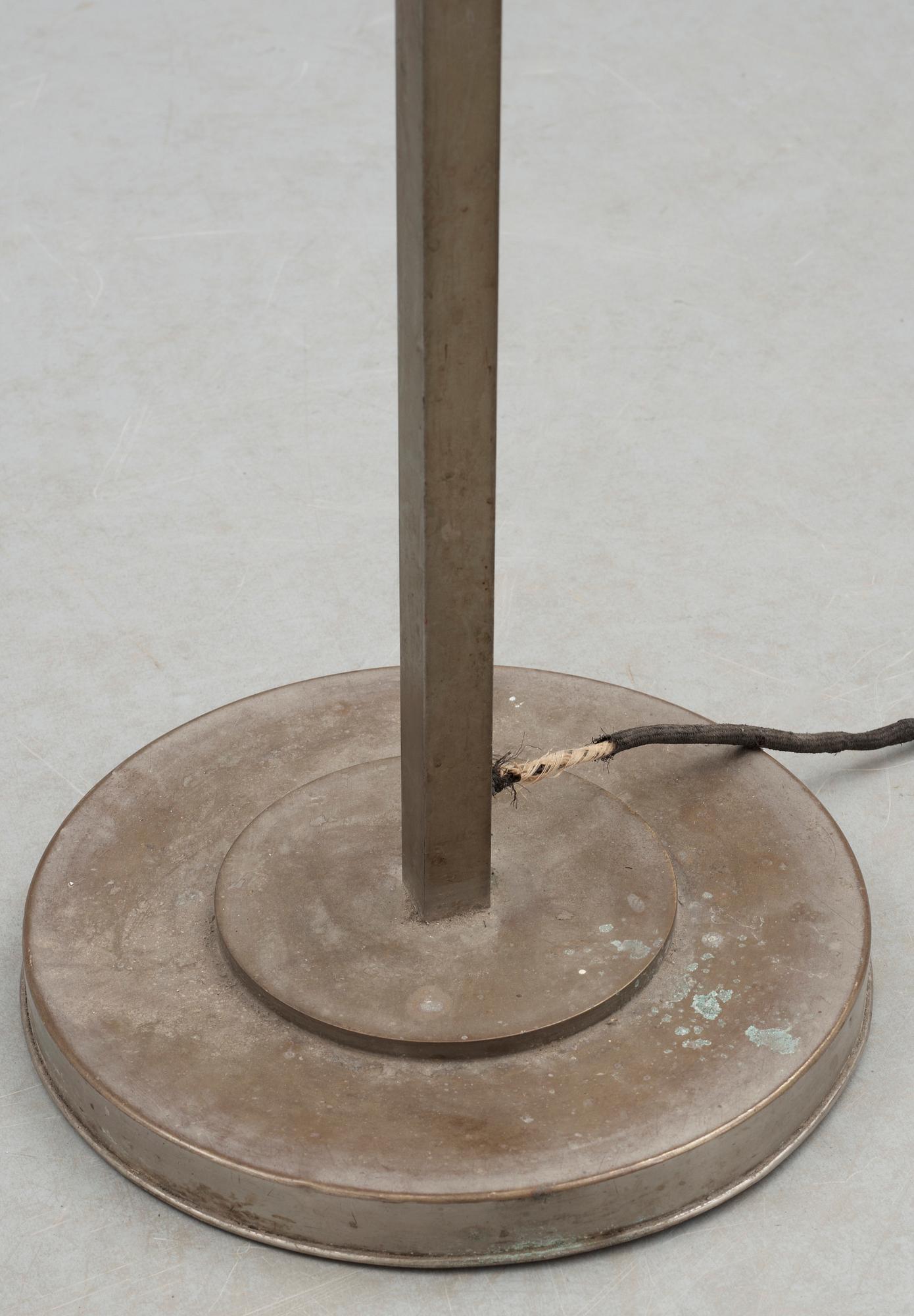 GOLVLAMPA, metall, 1930/40-tal.