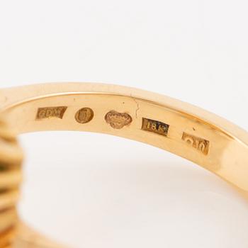 Ring, cocktailring, 18K guld med smaragdslipad smaragd och briljantslipade diamanter.