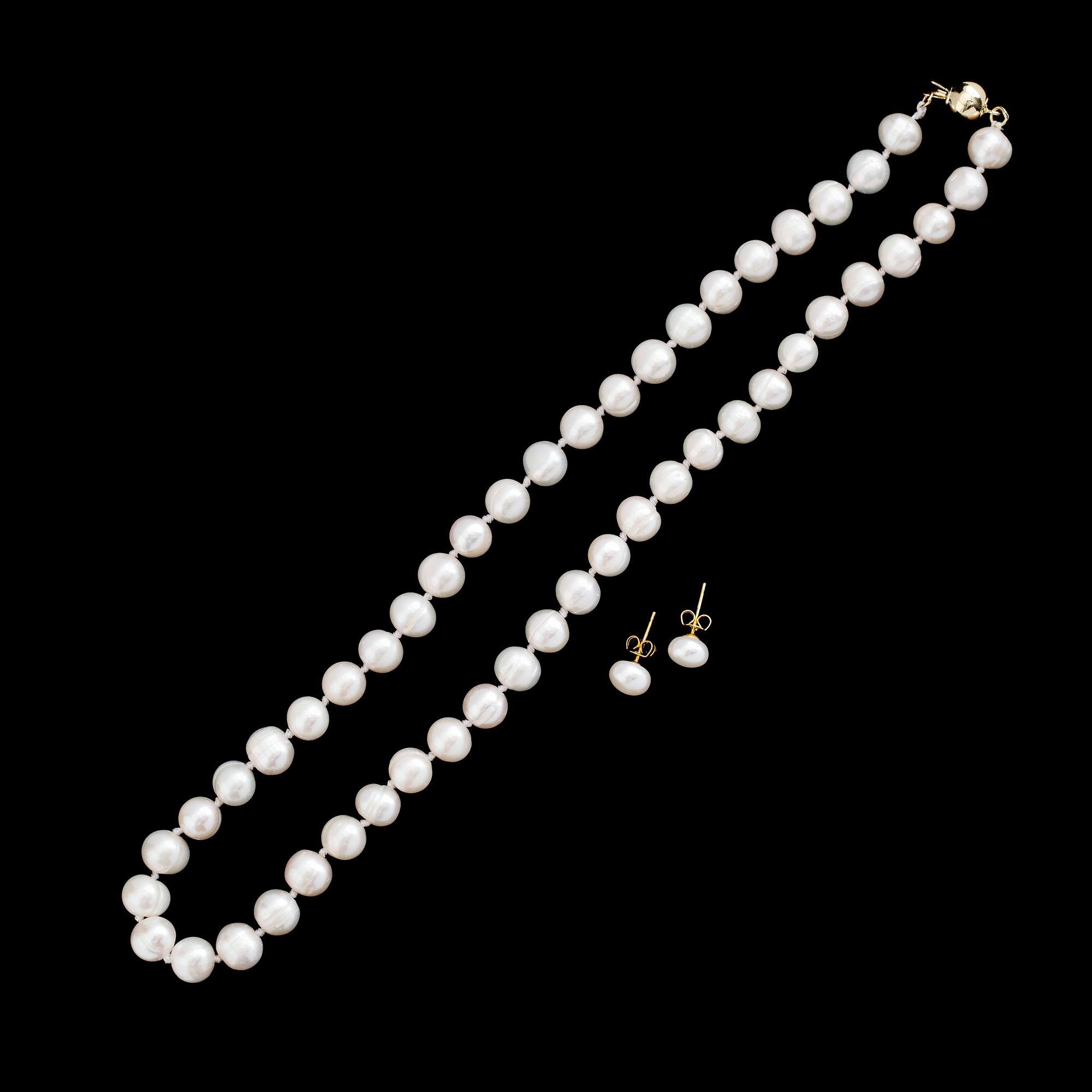 COLLIER OCH ÖRHÄNGEN, 14 k guld och odlade sötvattenpärlor.