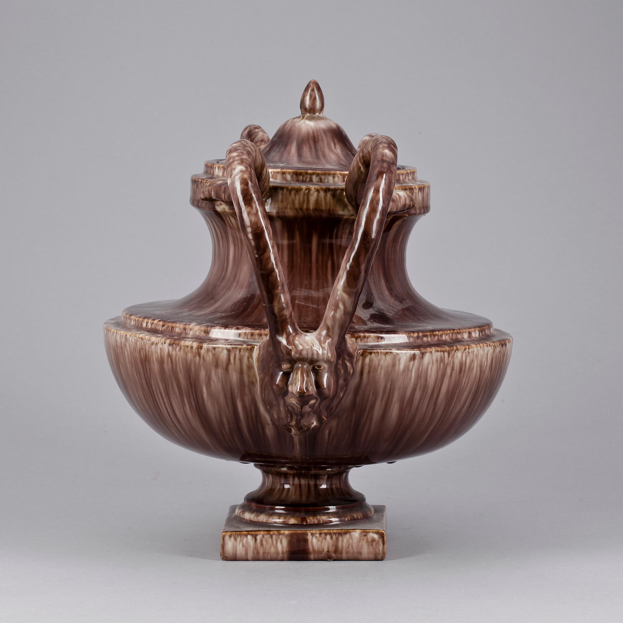 URNA MED LOCK, stengods. Höganäs, 1800/1900-tal.