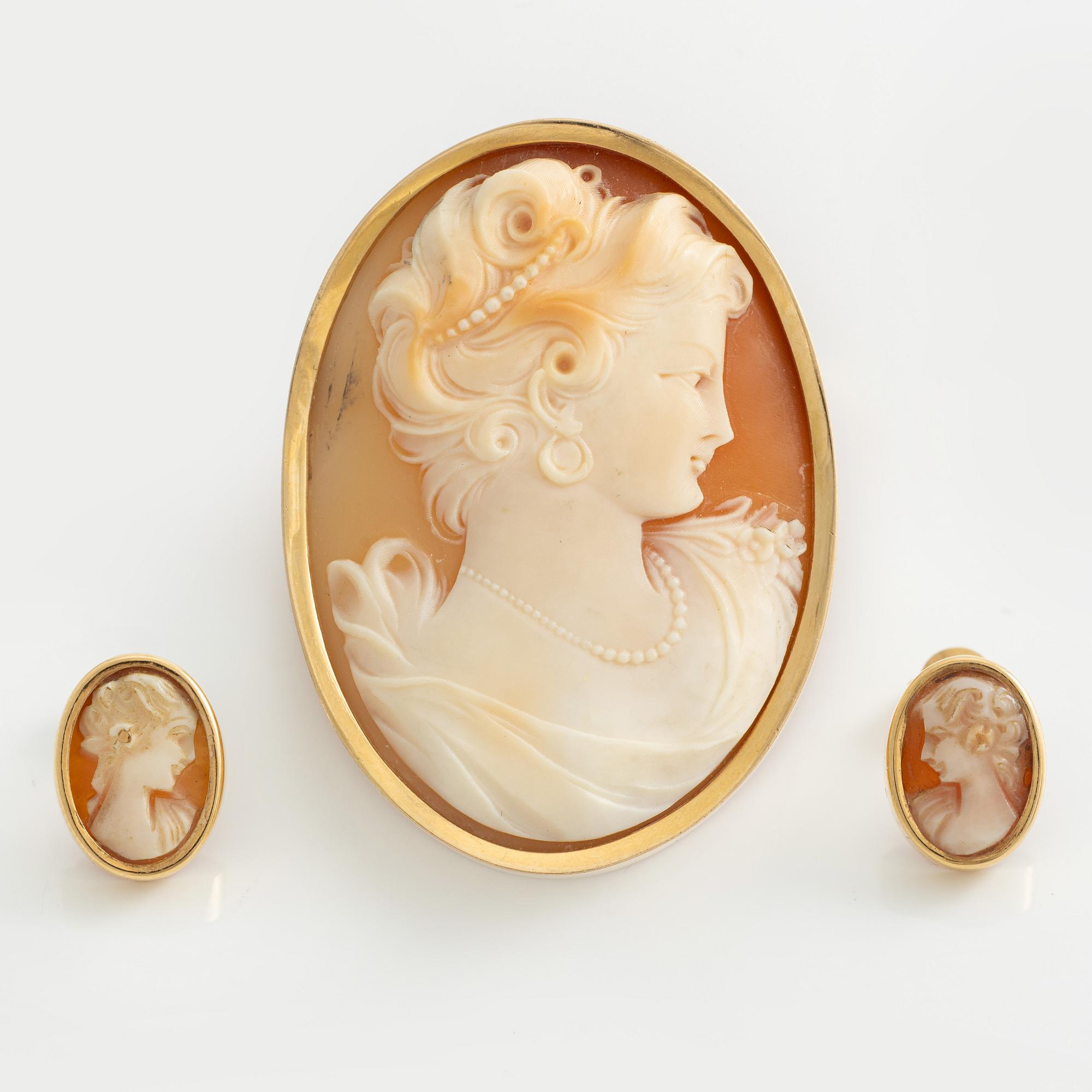 Brooch/pendant and earrings, a pair, 18K gold with shell cameo.