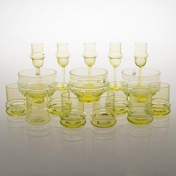 NANNY STILL 16-piece set of Sultan Glassware by Riihimäen Lasi Oy, 1960s.