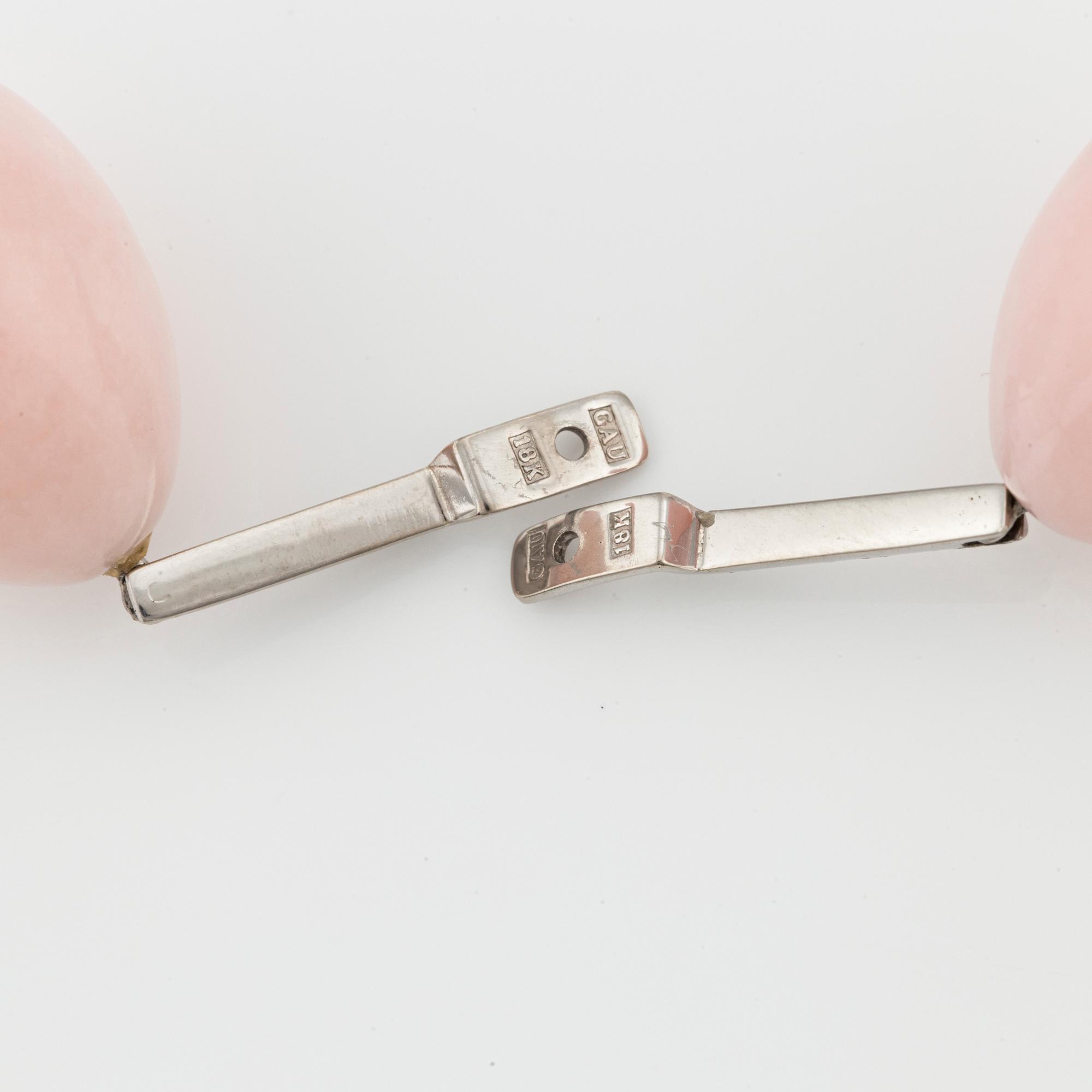 Gaudy ett par örhängen 18K vitguld med odlade Söderhavspärlor och rosa koralldroppar.