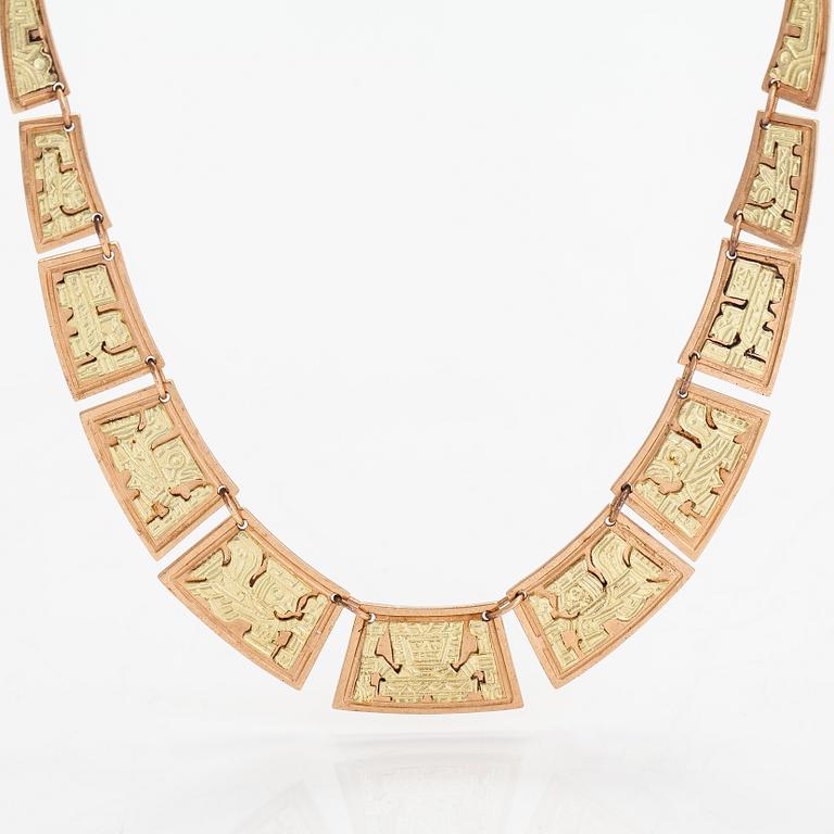 An 18K red and yellow gold neckalce.