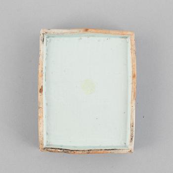 A blue and white porcelain lidded box, China, 20th century.