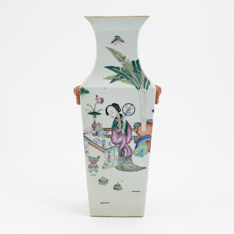 A Chinese famille rose vase, early 20th Century.