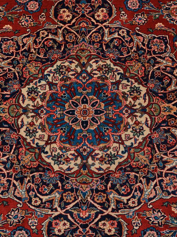 A carpet, semi-antique Kashan, ca 428,5 x 323,5 cm.