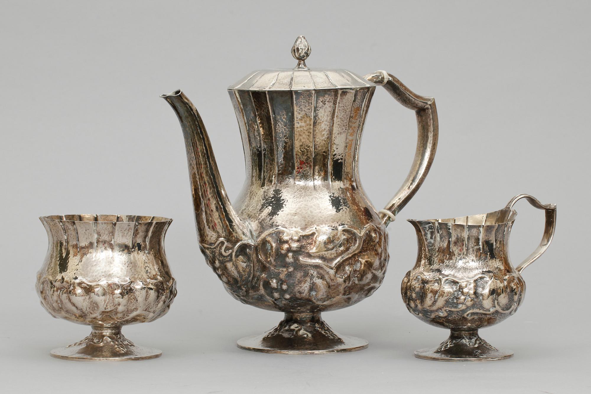 KAFFESERVIS, 3 delar, silver, Nils Lindqvist, Helsingborg 1931. Tot vikt c:a 1780 g.